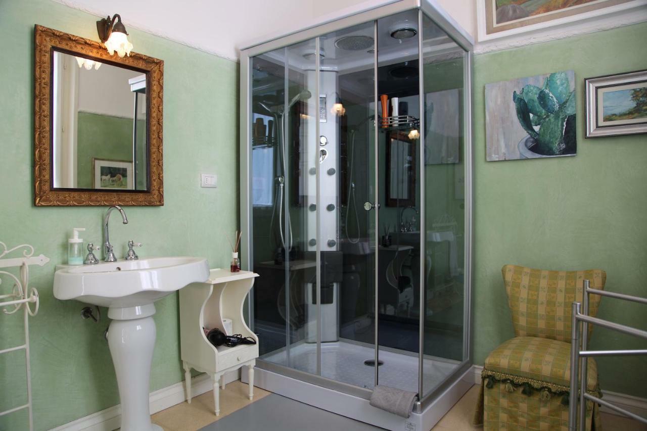 Camera Singola con Bagno Privato